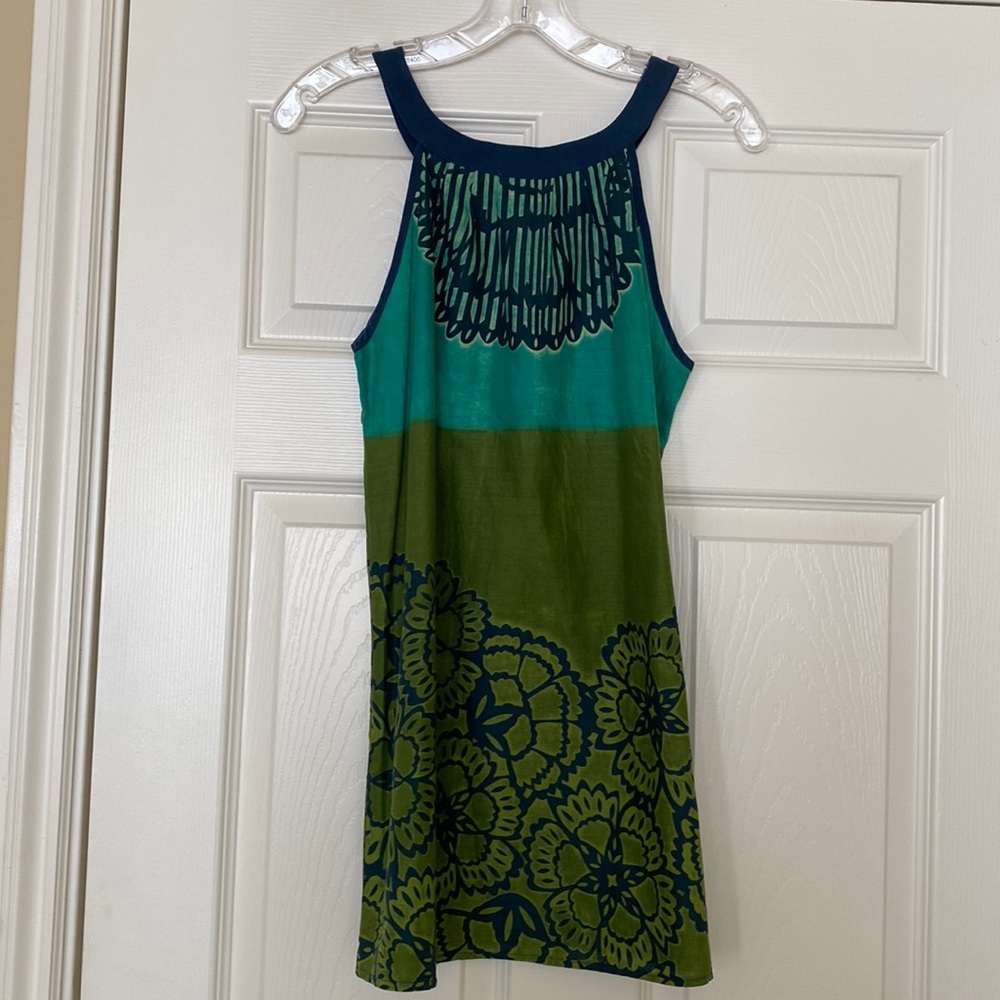 Halter neck style cotton top. Size Medium. Side zipper. Excellent condition.